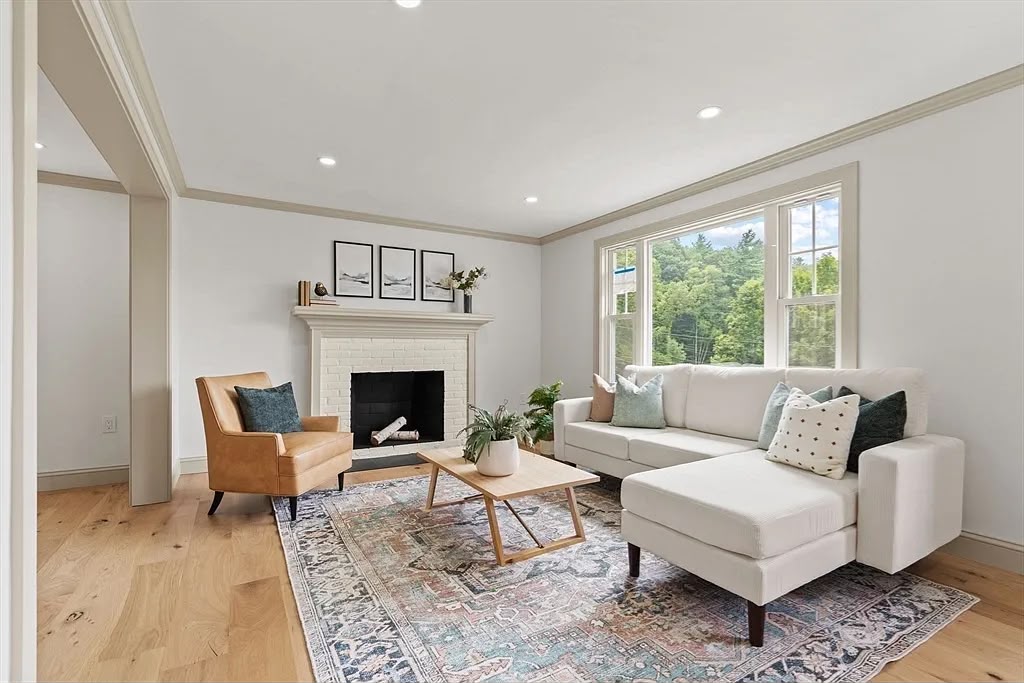 Beautiful living room by SmartCut Construction